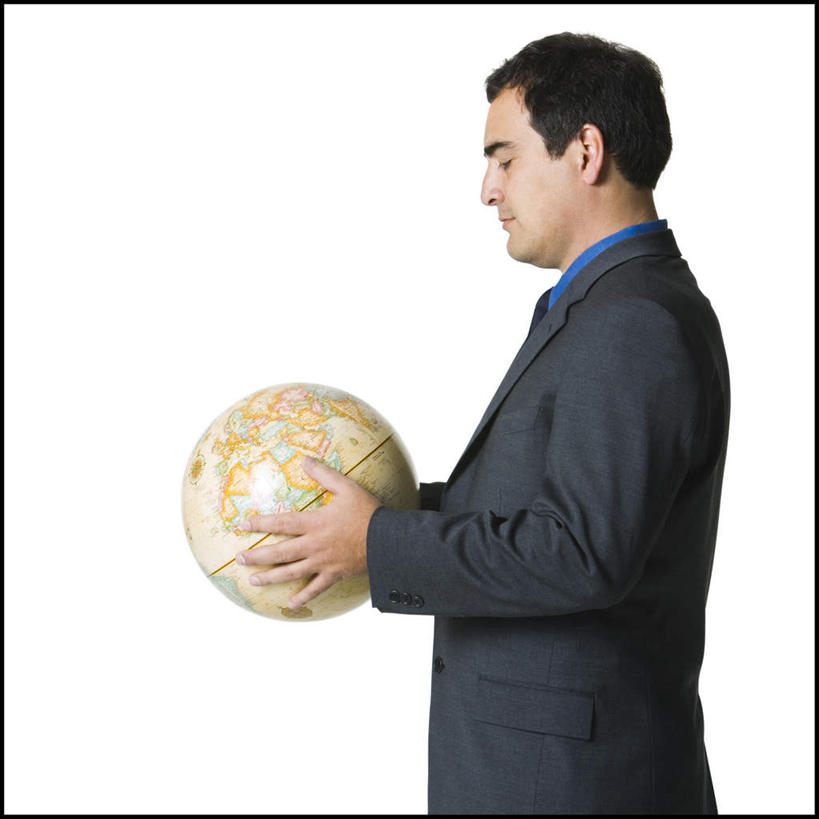 西方人,一个人,商务人士,商务男性,站,方图,室内,白天,白色背景,侧面,衬衫,仪器,海洋,地图,欧洲,欧洲人,仅一个男性,仅一个人,仅一个中年男性,握,套装,网格,地球仪,线条,世界地图,地球,陆地,领带,拿,全球,拿着,注视,球,经纬线,模型,观察,看,站着,球体,握着,摄影,地理,国家,影棚,观看,大陆,察看,世界,象征,庄重,关注,商务装,身份,纬线,版图,经线,工薪阶层,经纬仪,地理学,正式,地位,男人,男性,中年男性,白种人,白领,上班族,站立,半身,彩图,影棚拍摄,衬衣,拍摄,大洋,大洲