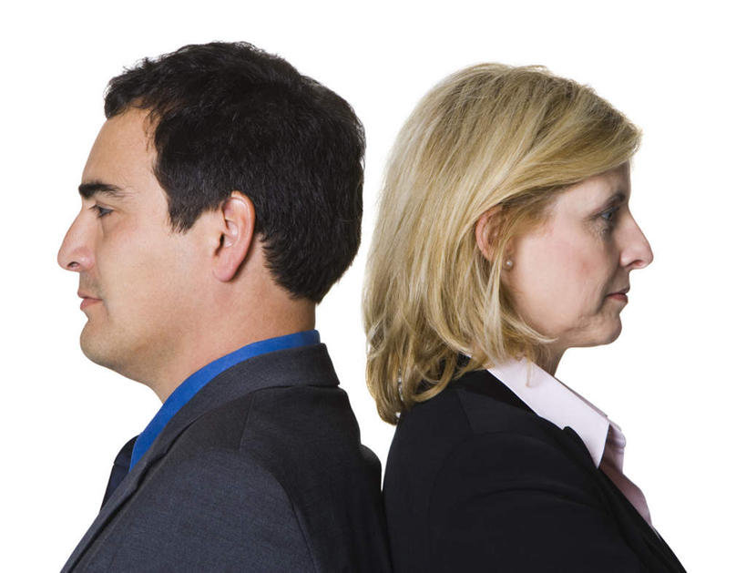 西方人,脸,头,脸颊,两个人,同事,商务人士,商务男性,商务女性,站,横图,室内,特写,白天,白色背景,侧面,衬衫,安全,成功,合作,团队,集体,信心,欧洲,欧洲人,套装,依靠,注视,队伍,肩膀,观察,看,倚靠,站着,背靠背,背对背,摄影,影棚,观看,察看,领导,成就,关注,商务装,合伙,领袖,工薪阶层,信任,男人,男性,女人,女性,中年男性,中年女性,白种人,头部,脸部,脸蛋,面部,白领,上班族,站立,半身,彩图,影棚拍摄,衬衣,拍摄