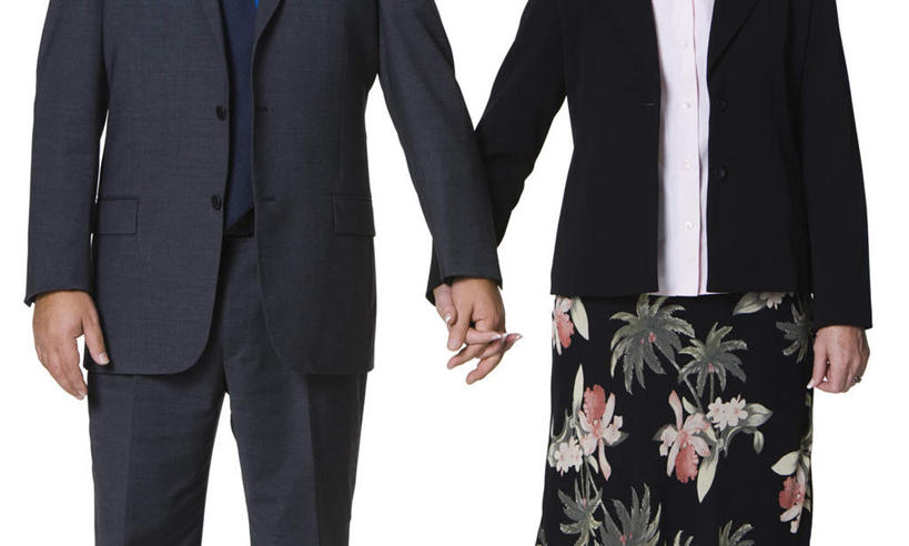 西方人,两个人,同事,商务人士,商务男性,商务女性,站,握手,横图,室内,白天,白色背景,正面,衬衫,爱情,成功,合作,团队,集体,信心,欧洲,欧洲人,套装,浪漫,队伍,站着,温暖,温馨,恩爱,恋人,摄影,影棚,和睦,领导,成就,商务装,合伙,领袖,工薪阶层,男人,男性,女人,女性,中年男性,中年女性,白种人,情侣,白领,上班族,搀手,拉手,手搀手,手拉手,手牵手,手握手,站立,半身,彩图,影棚拍摄,衬衣,拍摄,伴侣,融洽