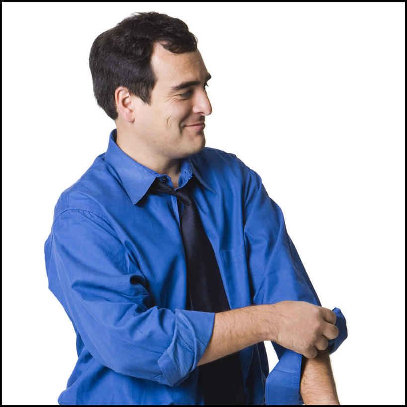 西方人,一个人,商务人士,商务男性,笑,微笑,方图,室内,白天,白色背景,正面,衬衫,欧洲,欧洲人,仅一个男性,仅一个人,仅一个中年男性,套装,领带,拿,拿着,注视,观察,看,摄影,影棚,观看,察看,象征,庄重,关注,商务装,身份,工薪阶层,正式,地位,男人,男性,中年男性,白种人,白领,上班族,半身,彩图,影棚拍摄,衬衣,拍摄