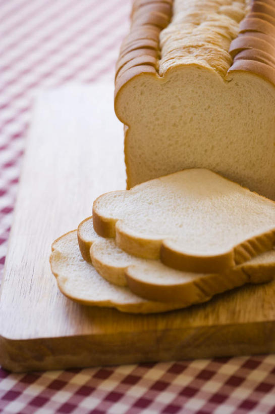 点心,面包,无人,竖图,俯视,室内,特写,白天,桌面,桌子,一排,许多,切开,阴影,整齐,反射,木制,布料,影子,食品,面点,案板,很多,布纹,砧板,桌布,食物,糕点,排列,餐巾,木制品,台布,切,摄影,影棚,队列,剖面,切面,彩图,高角度拍摄,影棚拍摄,拍摄