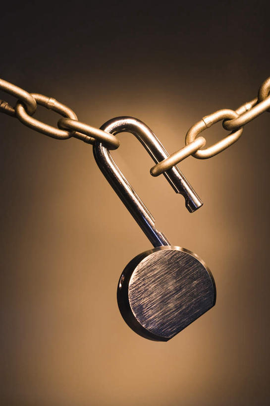 无人,竖图,室内,特写,白天,正面,安全,静物,金属制品,吊挂,悬挂,阴影,反射,金属,影子,防护,挂,锁,一个,打开,摄影,影棚,单个,保护,链条,挂锁,开启,保险,私密,保全,周全,安稳,安定,防盗,平安,彩图,影棚拍摄,拍摄