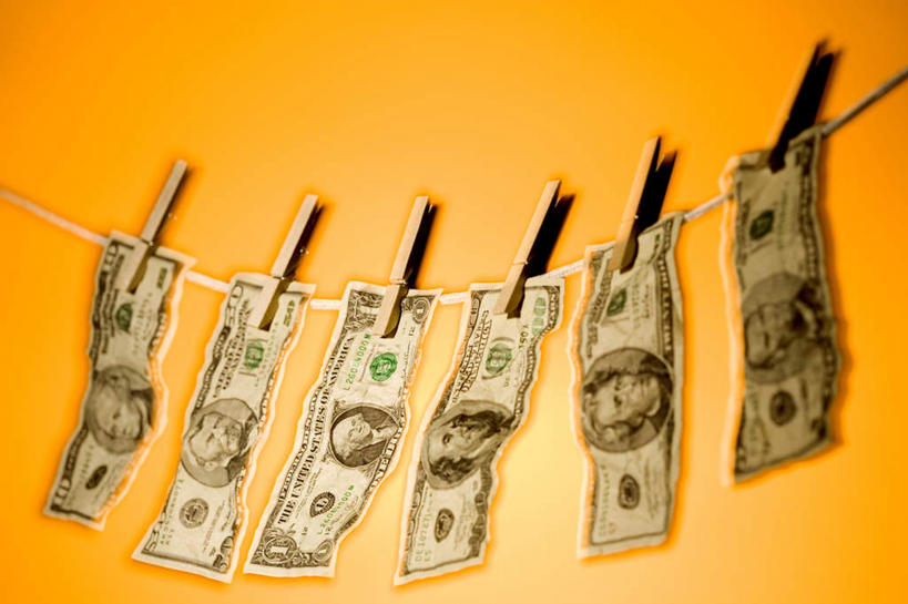 无人,横图,室内,特写,白天,正面,钱,美元,静物,一排,许多,吊挂,悬挂,橙色背景,阴影,整齐,反射,木制,钱币,影子,很多,美金,挂,破坏,破损,排列,夹子,木制品,绳子,钞票,金融,纸币,摄影,影棚,经济,绳索,损坏,队列,美圆,流通,纸钞,贸易,衣夹,货币,现金,彩图,影棚拍摄,拍摄