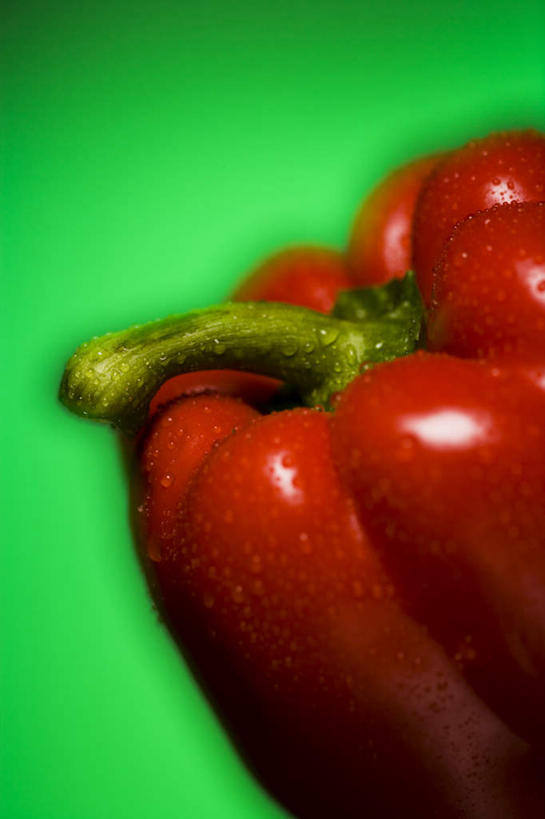 无人,竖图,室内,特写,白天,正面,辣椒,蔬菜,绿色背景,新鲜,食品,食物,一个,红色,摄影,有机食品,绿色食品,影棚,单个,彩椒,辣角,红海椒,大椒,辣虎,广椒,甜椒,柿子椒,辣子,海椒,番椒,灯笼椒,彩图,影棚拍摄,拍摄