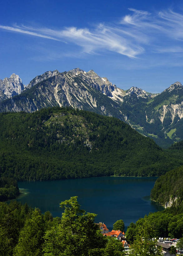 无人,竖图,室外,白天,正面,旅游,度假,湖,湖泊,石头,美景,森林,山,树林,水,雪,雪山,植物,大雪,德国,欧洲,阴影,光线,石子,影子,冰,湖面,积雪,景观,山顶,山峰,水流,水面,雪景,云,云朵,冬季,冬天,山峦,云彩,娱乐,树,树木,蓝色,绿色,白云,蓝天,天空,阳光,自然,湖水,天,享受,休闲,景色,放松,寒冷,生长,晴朗,成长,冰冷,西欧,自然风光,沉积岩,德意志联邦共和国,严寒,冰凉,酷寒,凛冽,凛凛,极冷,颠峰,极峰,水成岩,石块,岩石,晴空,彩图