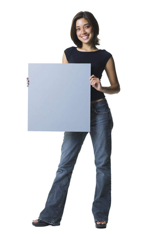 东方人,一个人,站,笑,微笑,露齿笑,竖图,室内,白天,白色背景,正面,指示牌,亚洲,仅一个年轻女性,仅一个女性,仅一个人,握,服装,裤子,拿,拿着,注视,牛仔裤,休闲装,黄种人,标识,标记,一个,衣服,黑色,灰色,观察,看,站着,休闲,休闲服,握着,摄影,服饰,影棚,单个,观看,察看,关注,表记,标帜,年轻女性,女人,女性,亚洲人,站立,彩图,全身,影棚拍摄,拍摄