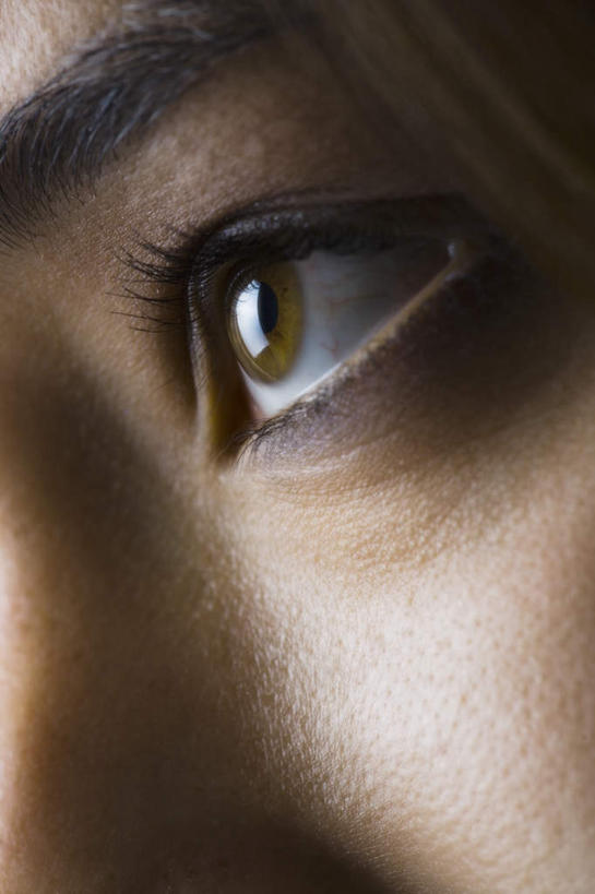 东方人,脸,头,眼睛,脸颊,眉毛,睫毛,一个人,竖图,室内,特写,白天,正面,亚洲,瞳孔,仅一个年轻女性,仅一个女性,仅一个人,注视,黄种人,观察,看,眼部,观看,察看,关注,年轻女性,女人,女性,亚洲人,头部,睫,脸部,脸蛋,眉,面部,眼,眼睫毛,眼眉,半身,彩图,眼眉毛