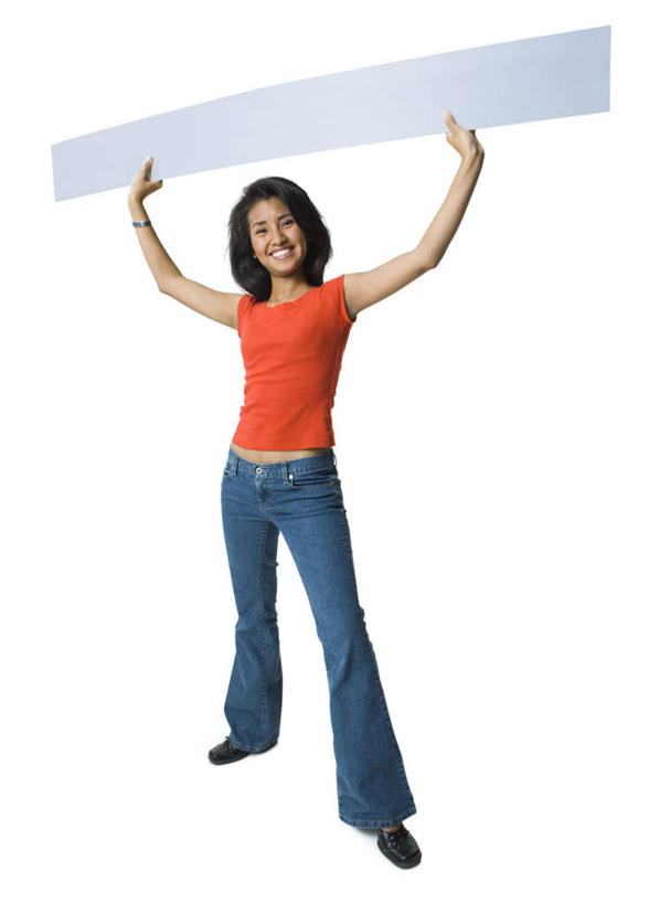 西方人,一个人,站,举,笑,微笑,露齿笑,竖图,室内,白天,白色背景,正面,指示牌,欧洲,欧洲人,仅一个年轻女性,仅一个女性,仅一个人,握,服装,裤子,拿,拿着,注视,牛仔裤,休闲装,标识,标记,一个,衣服,灰色,观察,看,托,站着,休闲,休闲服,橙色,握着,摄影,服饰,影棚,单个,观看,察看,关注,表记,标帜,年轻女性,女人,女性,白种人,举起,举手,举着,向上举,向上伸,向上托,站立,彩图,全身,影棚拍摄,拍摄