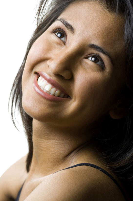 西方人,脸,头,脸颊,头发,一个人,笑,微笑,露齿笑,竖图,室内,特写,白天,白色背景,侧面,吊带,欧洲,欧洲人,仅一个年轻女性,仅一个女性,仅一个人,服装,注视,吊带衫,衣服,黑色,观察,看,摄影,服饰,影棚,观看,察看,衣着,穿着,关注,衣饰,年轻女性,女人,女性,白种人,头部,长发,直发,脸部,脸蛋,面部,抬头,仰头,半身,彩图,影棚拍摄,拍摄