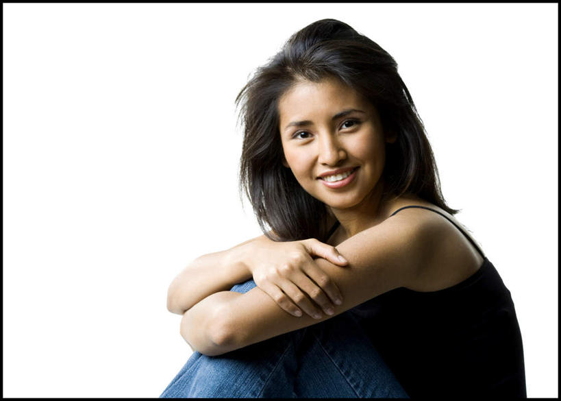 西方人,一个人,坐,抱,笑,双手交叉,微笑,露齿笑,横图,室内,白天,白色背景,侧面,吊带,欧洲,欧洲人,仅一个年轻女性,仅一个女性,仅一个人,服装,裤子,扭头,注视,吊带衫,牛仔裤,衣服,黑色,观察,看,转头,摄影,服饰,影棚,抱着,观看,察看,双手抱胸,搂着,衣着,穿着,关注,衣饰,年轻女性,女人,女性,白种人,搂,搂抱,坐着,半身,彩图,影棚拍摄,拍摄