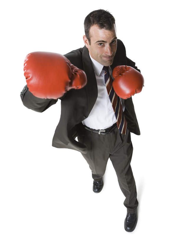 西方人,一个人,商务人士,商务男性,站,举,笑,微笑,竖图,俯视,室内,白天,白色背景,衬衫,锻炼,安全,运动,欧洲,欧洲人,仅一个男性,仅一个人,仅一个中年男性,套装,防护,领带,拳击手套,注视,运动器械,红色,手套,观察,看,托,站着,健身器械,摄影,影棚,观看,保护,察看,象征,庄重,关注,保险,商务装,身份,健身器材,工薪阶层,保全,周全,安稳,安定,正式,地位,防护手套,平安,体育,男人,男性,中年男性,白种人,白领,上班族,举起,举手,举着,向上举,向上伸,向上托,站立,彩图,高角度拍摄,全身,影棚拍摄,衬衣,健身,拍摄,运动器材