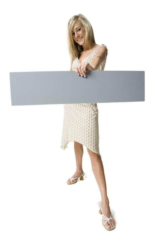 西方人,一个人,站,笑,微笑,露齿笑,竖图,室内,白天,白色背景,正面,裙子,欧洲,欧洲人,仅一个年轻女性,仅一个女性,仅一个人,握,连衣裙,服装,拿,拿着,注视,衣服,白色,观察,看,站着,握着,摄影,服饰,影棚,观看,察看,衣着,穿着,关注,衣饰,年轻女性,女人,女性,白种人,站立,彩图,全身,影棚拍摄,拍摄