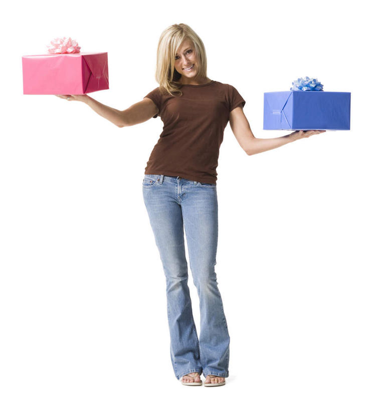 西方人,一个人,站,伸展双臂,捧,笑,微笑,露齿笑,竖图,室内,白天,白色背景,正面,礼盒,礼物,欧洲,欧洲人,仅一个年轻女性,仅一个女性,仅一个人,服装,裤子,装饰,丝绸,丝带,纸盒,棕色,缎带,注视,牛仔裤,休闲装,绸带,盒子,两个,衣服,粉色,蓝色,包装盒,礼品盒,观察,看,站着,休闲,休闲服,摄影,服饰,礼品,影棚,观看,华丽,修饰,点缀,察看,关注,衬托,美观,雅致,雅观,年轻女性,女人,女性,白种人,敞开双臂,端,端着,捧着,伸开双臂,手捧,展开双肩,站立,张开手臂,张开双臂,彩图,全身,影棚拍摄,拍摄