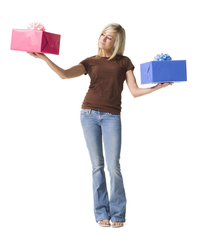西方人,一个人,站,伸展双臂,捧,笑,微笑,露齿笑,竖图,室内,白天,白色背景,正面,礼盒,礼物,欧洲,欧洲人,仅一个年轻女性,仅一个女性,仅一个人,服装,裤子,装饰,丝绸,丝带,纸盒,棕色,缎带,注视,牛仔裤,休闲装,绸带,盒子,两个,衣服,粉色,蓝色,包装盒,礼品盒,观察,看,站着,休闲,休闲服,摄影,服饰,礼品,影棚,观看,华丽,修饰,点缀,察看,关注,衬托,美观,雅致,雅观,年轻女性,女人,女性,白种人,敞开双臂,端,端着,捧着,伸开双臂,手捧,展开双肩,站立,张开手臂,张开双臂,彩图,全身,影棚拍摄,拍摄