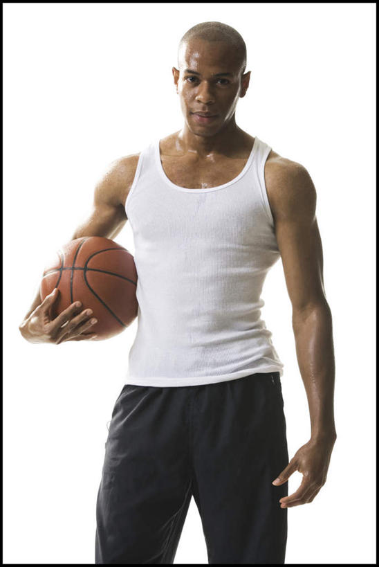 西方人,一个人,站,竖图,室内,白天,白色背景,正面,篮球,欧洲,非洲,黑人,欧洲人,仅一个男性,仅一个人,握,服装,背心,篮球装备,拿,拿着,注视,运动器械,仅一个年轻男性,一个,衣服,白色,观察,看,站着,健身器械,握着,摄影,服饰,影棚,单个,观看,察看,衣着,穿着,关注,健身器材,篮球运动,衣饰,男人,男性,年轻男性,非洲人,站立,半身,彩图,影棚拍摄,拍摄,运动器材