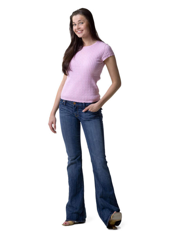 西方人,一个人,站,笑,微笑,露齿笑,竖图,室内,白天,白色背景,正面,欧洲,欧洲人,仅一个年轻女性,仅一个女性,仅一个人,服装,裤子,注视,牛仔裤,休闲装,衣服,粉色,观察,看,站着,休闲,休闲服,摄影,服饰,影棚,观看,察看,关注,手插袋,单手插袋,单手抄兜,单手放兜,年轻女性,女人,女性,白种人,插兜,手插兜,手放口袋,站立,彩图,全身,影棚拍摄,拍摄,手抄兜