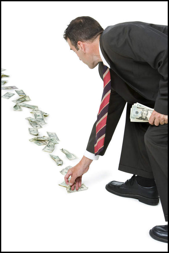 西方人,一个人,商务人士,商务男性,站,竖图,俯视,室内,白天,白色背景,衬衫,钱,美元,欧洲,欧洲人,仅一个男性,仅一个人,仅一个中年男性,一排,弯腰,握,套装,整齐,钱币,领带,美金,拿,拿着,排列,站着,握着,钞票,金融,纸币,摄影,影棚,经济,象征,庄重,队列,美圆,商务装,身份,流通,纸钞,贸易,工薪阶层,弯身,正式,地位,货币,现金,男人,男性,中年男性,白种人,白领,上班族,站立,半身,彩图,高角度拍摄,影棚拍摄,衬衣,拍摄