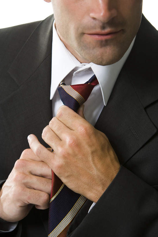 西方人,脸,头,脸颊,手,一个人,商务人士,商务男性,竖图,室内,特写,白天,白色背景,正面,衬衫,欧洲,欧洲人,双手,仅一个男性,仅一个人,仅一个中年男性,握,套装,领带,拿,拿着,肩膀,手部,握着,摄影,影棚,象征,庄重,商务装,身份,工薪阶层,正式,地位,男人,男性,中年男性,白种人,头部,脸部,脸蛋,面部,白领,上班族,半身,彩图,影棚拍摄,衬衣,拍摄