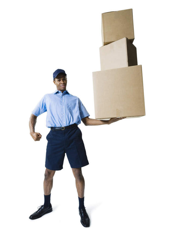 西方人,一个人,站,捧,竖图,室内,白天,白色背景,正面,工作服,制服,帽子,欧洲,非洲,黑人,欧洲人,仅一个男性,仅一个人,一堆,堆叠,堆积,包装,纸箱,注视,运动帽,仅一个年轻男性,三个,蓝色,容器,箱子,观察,看,站着,快递员,鸭舌帽,摄影,影棚,观看,堆,察看,关注,纸板箱,快递,速递,包装箱,工作制服,男人,男性,年轻男性,非洲人,端,端着,捧着,手捧,站立,彩图,全身,影棚拍摄,工作套服,拍摄