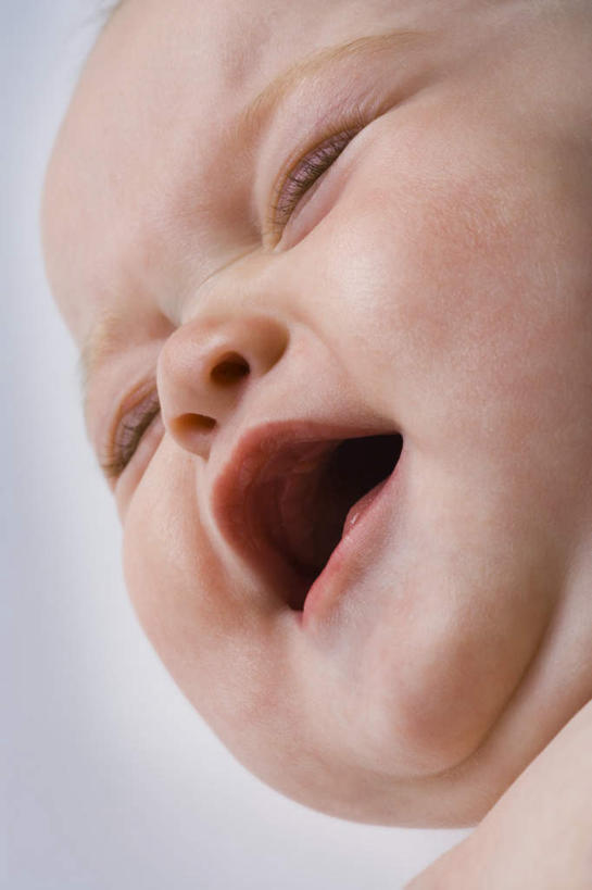 西方人,婴儿,儿童,脸,头,眼睛,脸颊,眉毛,睫毛,一个人,闭眼,竖图,室内,特写,白天,白色背景,仰视,纯洁,欧洲,欧洲人,瞳孔,仅一个人,小孩,张嘴,可爱,眼部,摄影,活泼,影棚,宝宝,张大嘴巴,纯真,烂漫,无邪,伶俐,天真,白种人,孩子,头部,睫,脸部,脸蛋,眉,面部,眼,眼睫毛,眼眉,张开嘴,闭眼睛,闭着眼,闭着眼睛,半身,彩图,低角度拍摄,影棚拍摄,拍摄,眼眉毛