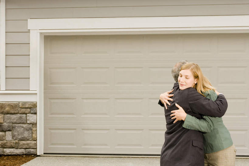 西方人,两个人,同事,商务人士,商务男性,商务女性,家,站,闭眼,抱,横图,室外,白天,侧面,衬衫,爱情,成功,合作,团队,集体,信心,别墅,欧洲,欧洲人,套装,房屋,屋子,公寓,浪漫,队伍,洋房,楼房,住宅,站着,温暖,温馨,恩爱,恋人,抱着,和睦,领导,搂着,成就,商务装,合伙,领袖,工薪阶层,男人,男性,年轻女性,女人,女性,中年男性,白种人,情侣,白领,上班族,闭眼睛,闭着眼,闭着眼睛,怀抱,搂,搂抱,相抱,拥抱,站立,半身,彩图,衬衣,房子,伴侣,融洽