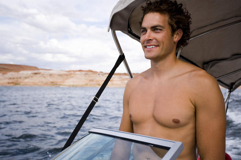 西方人,肌肉,健壮,一个人,站,笑,微笑,露齿笑,横图,室外,白天,正面,海浪,海洋,石头,山,山脉,船,欧洲,欧洲人,仅一个男性,仅一个人,阴影,光线,石子,影子,浪花,山峰,云,云朵,游艇,山峦,云彩,注视,裸露,仅一个年轻男性,蓝色,白云,蓝天,天空,阳光,海水,交通工具,群山,天,观察,看,站着,健康,活力,力量,晴朗,观看,青春,察看,强壮,关注,载具,裸,海景,沉积岩,水成岩,男人,男性,年轻男性,白种人,大海,风浪,海,海水的波动,近岸浪,石块,岩石,涌浪,晴空,站立,半身,彩图