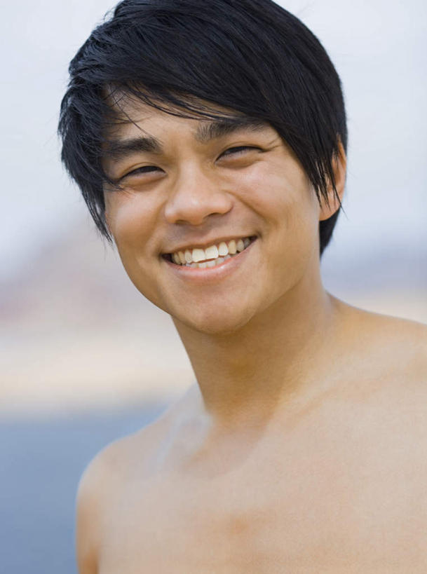 东方人,脸,头,脸颊,脖子,头发,一个人,站,笑,微笑,露齿笑,竖图,室外,特写,白天,正面,海浪,海洋,沙滩,亚洲,仅一个男性,仅一个人,阴影,朦胧,模糊,光线,沙子,影子,海岸,浪花,云,云朵,沙地,云彩,注视,黄种人,裸露,仅一个年轻男性,蓝色,黑色,白云,蓝天,天空,阳光,海水,天,观察,看,站着,晴朗,观看,察看,关注,裸,海景,男人,男性,年轻男性,亚洲人,头部,直发,脖,颈,颈部,脸部,脸蛋,面部,大海,风浪,海,海水的波动,海滩,近岸浪,涌浪,晴空,站立,半身,彩图,短发