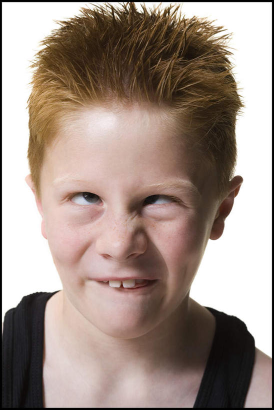 西方人,儿童,脸,头,眼睛,脸颊,头发,一个人,竖图,室内,特写,白天,白色背景,正面,纯洁,欧洲,欧洲人,瞳孔,仅一个男性,仅一个人,咬,服装,注视,休闲装,肩膀,小孩,衣服,观察,看,仅一个小孩,休闲,休闲服,金色,可爱,童年,童趣,眼部,摄影,服饰,影棚,观看,斗鸡眼,咬着,察看,关注,童真,烂漫,无邪,对眼,内斜,天真,男孩,男人,男性,白种人,孩子,头部,直发,脸部,脸蛋,面部,眼,半身,彩图,影棚拍摄,拍摄,短发,男生