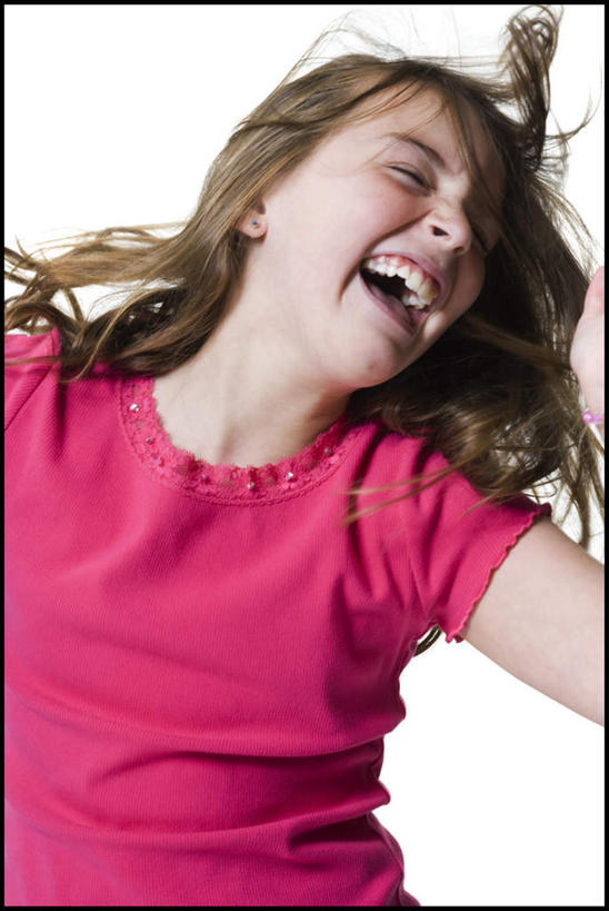 西方人,儿童,一个人,闭眼,笑,大笑,竖图,室内,白天,白色背景,正面,跳舞,兴奋,纯洁,欧洲,欧洲人,仅一个女性,仅一个人,服装,休闲装,小孩,衣服,红色,张嘴,仅一个小孩,休闲,休闲服,可爱,童年,童趣,摄影,服饰,影棚,舞姿,张大嘴巴,童真,烂漫,无邪,哈哈大笑,天真,女孩,女人,女性,白种人,孩子,张开嘴,闭眼睛,闭着眼,闭着眼睛,半身,彩图,影棚拍摄,高兴,狂笑,拍摄,舞蹈,女生