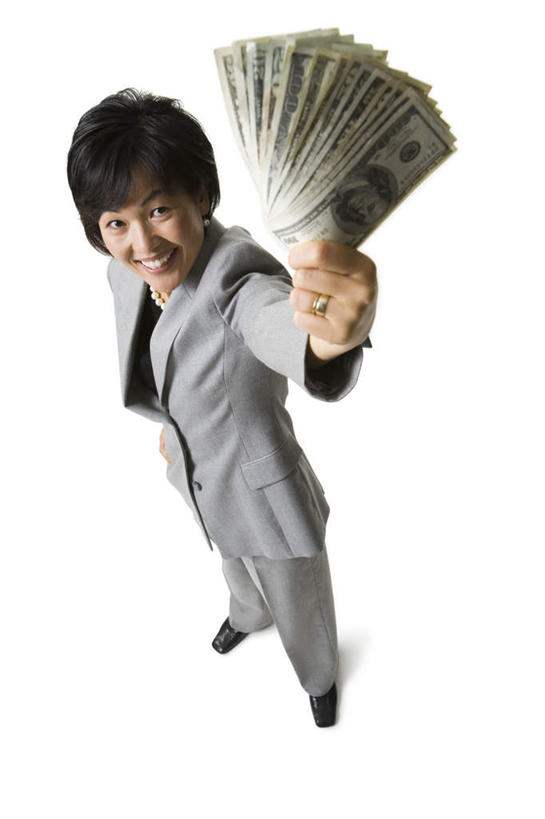 东方人,一个人,商务人士,商务女性,站,笑,微笑,露齿笑,竖图,俯视,室内,白天,白色背景,钱,亚洲,仅一个女性,仅一个人,许多,套装,钱币,注视,黄种人,观察,看,站着,仅一个中年女性,钞票,金融,纸币,摄影,影棚,经济,观看,察看,关注,商务装,流通,纸钞,贸易,工薪阶层,货币,现金,女人,女性,中年女性,亚洲人,白领,上班族,抬头,仰头,站立,彩图,高角度拍摄,全身,影棚拍摄,拍摄