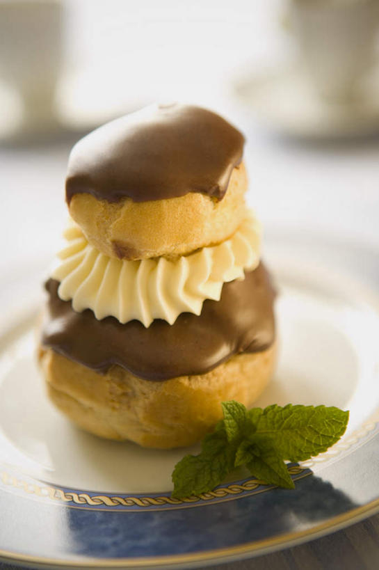 点心,无人,竖图,俯视,室内,特写,白天,植物,餐桌,桌子,餐具,阴影,朦胧,模糊,反射,碟子,盘,影子,香料,食品,糖,糖果,甜点,甜品,草药,中药,食物,糕点,一个,盘子,碟,甜食,香草,巧克力,单个,餐台,朱古力,罗勒,紫苏,药材,中草药,九层塔,圣约瑟夫草,甜罗勒,兰香,中药材,本草,彩图,高角度拍摄