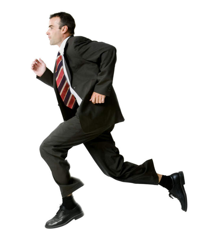 西方人,一个人,商务人士,商务男性,跑,竖图,室内,白天,白色背景,侧面,鞋,衬衫,鞋子,欧洲,欧洲人,仅一个男性,仅一个人,仅一个中年男性,一双,套装,领带,皮革,注视,观察,看,摄影,影棚,观看,察看,象征,庄重,关注,商务装,身份,工薪阶层,正式,地位,男人,男性,中年男性,白种人,白领,上班族,跑步,彩图,全身,影棚拍摄,衬衣,皮鞋,拍摄