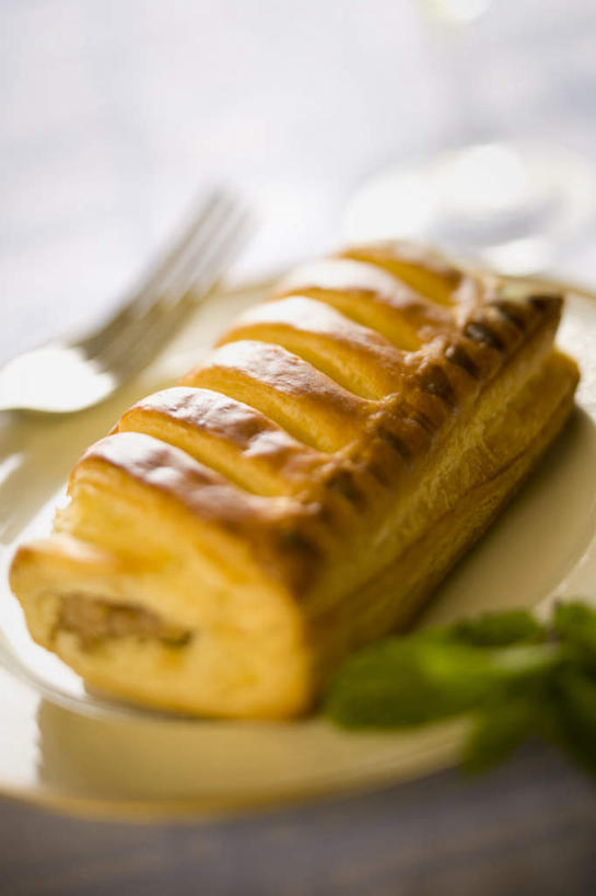 点心,无人,竖图,俯视,室内,特写,白天,下午茶,植物,餐桌,桌子,餐具,叶子,一把,一块,朦胧,模糊,叉子,碟子,盘,香料,食品,绿叶,草药,中药,食物,糕点,盘子,碟,香草,嫩叶,餐台,罗勒,紫苏,药材,中草药,餐叉,九层塔,圣约瑟夫草,甜罗勒,兰香,中药材,本草,叶,叶片,进餐用具,彩图,高角度拍摄,蛋糕