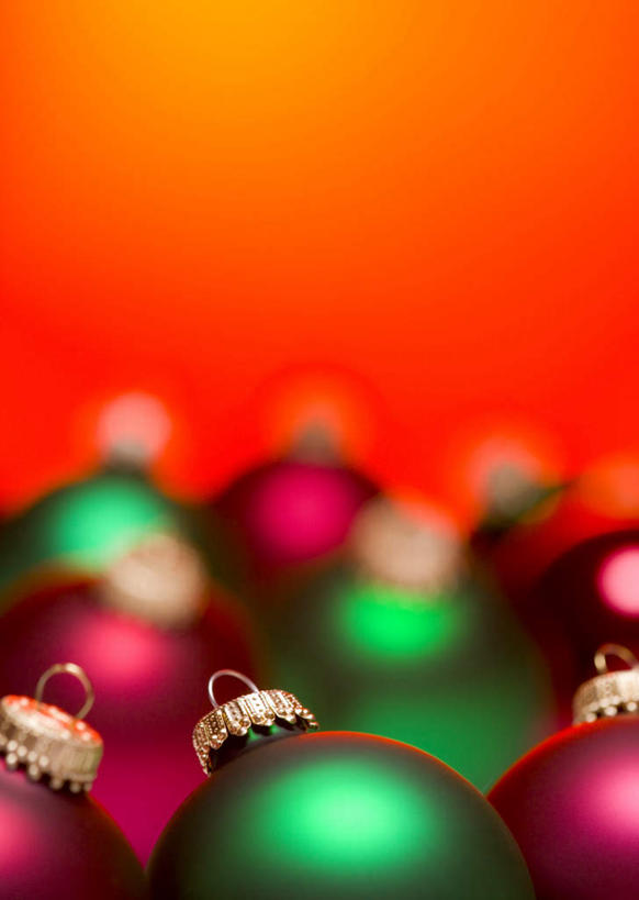 无人,竖图,室内,特写,白天,正面,静物,圣诞节,许多,阴影,红色背景,节日,朦胧,模糊,庆祝,装饰,反射,挂饰,丝绸,丝带,影子,缎带,圣诞球,文化,绸带,球,红色,绿色,庆典,球体,摄影,影棚,纪念,华丽,修饰,点缀,衬托,美观,雅致,雅观,彩图,影棚拍摄,拍摄