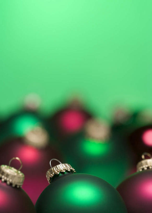 无人,竖图,室内,特写,白天,正面,静物,圣诞节,许多,绿色背景,阴影,节日,朦胧,模糊,庆祝,装饰,反射,挂饰,丝绸,丝带,影子,缎带,圣诞球,文化,绸带,球,红色,绿色,庆典,球体,摄影,影棚,纪念,华丽,修饰,点缀,衬托,美观,雅致,雅观,彩图,影棚拍摄,拍摄