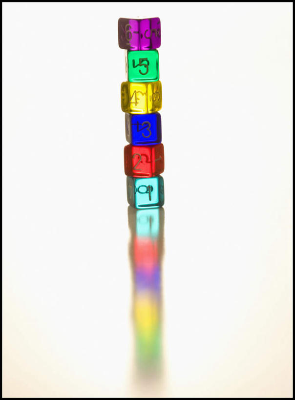 无人,竖图,彩色,室内,特写,白天,白色背景,正面,游戏,赌博,贪欲,竞争,静物,玩具,一堆,许多,阴影,堆叠,堆积,朦胧,模糊,反射,标志,数字,骰子,文字,影子,字符,玩,娱乐,标识,刺激,休闲,摄影,阿拉伯数字,影棚,活动,堆,发泄,消遣,智力,赌具,色子,投机,侥幸,欲望,投子,宣泄,玩耍,嬉戏,彩图,影棚拍摄,拍摄,胜负,输赢