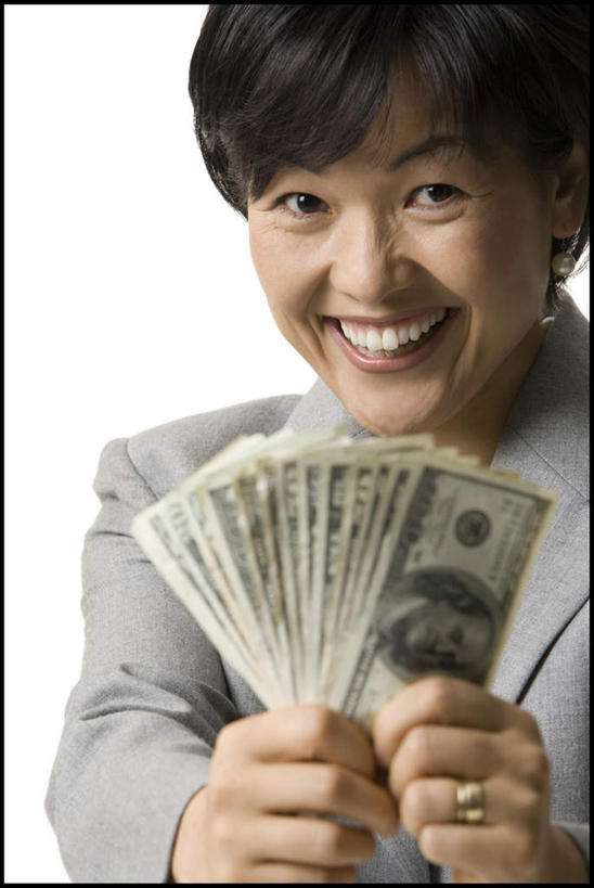 东方人,脸,头,脸颊,手,头发,一个人,商务人士,商务女性,竖图,室内,特写,白天,白色背景,正面,爱情,钱,美元,亚洲,双手,仅一个女性,仅一个人,一排,许多,套装,整齐,钱币,美金,浪漫,注视,黄种人,肩膀,装饰品,排列,一个,黑色,戒指,饰品,首饰,观察,看,仅一个中年女性,手部,恩爱,钞票,金融,纸币,摄影,影棚,经济,单个,观看,信物,察看,权利,队列,关注,美圆,商务装,流通,纸钞,贸易,工薪阶层,手饰,货币,现金,女人,女性,中年女性,亚洲人,头部,直发,脸部,脸蛋,面部,白领,上班族,半身,彩图,影棚拍摄,拍摄,短发