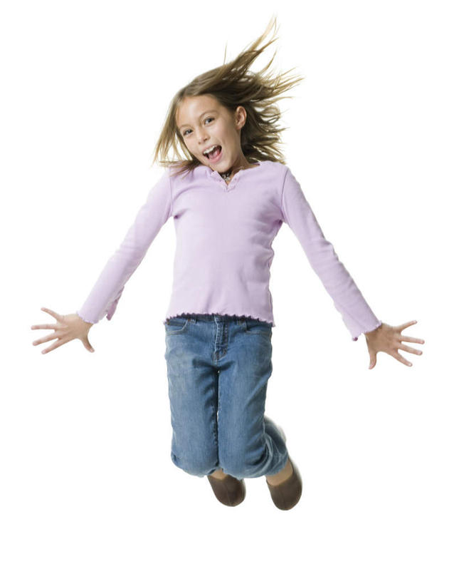 西方人,儿童,一个人,跳,伸展双臂,笑,微笑,露齿笑,竖图,室内,白天,白色背景,正面,纯洁,欧洲,欧洲人,仅一个女性,仅一个人,服装,裤子,注视,牛仔裤,休闲装,小孩,衣服,观察,看,仅一个小孩,休闲,休闲服,可爱,童年,童趣,摄影,服饰,影棚,观看,察看,关注,童真,烂漫,无邪,天真,女孩,女人,女性,白种人,孩子,敞开双臂,伸开双臂,跳跃,展开双肩,张开手臂,张开双臂,彩图,全身,影棚拍摄,拍摄,女生