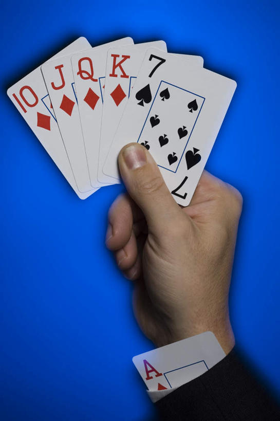 西方人,手,一个人,商务人士,商务男性,竖图,室内,特写,白天,正面,衬衫,游戏,赌博,贪欲,竞争,扑克牌,纸牌,玩具,扑克,欧洲,欧洲人,仅一个男性,仅一个人,握,蓝色背景,套装,拿,玩,拿着,娱乐,刺激,仅一个年轻男性,休闲,手部,握着,摄影,影棚,活动,单手,发泄,消遣,智力,赌具,商务装,工薪阶层,投机,侥幸,欲望,宣泄,男人,男性,年轻男性,白种人,白领,上班族,玩耍,嬉戏,半身,彩图,影棚拍摄,衬衣,拍摄,胜负,输赢