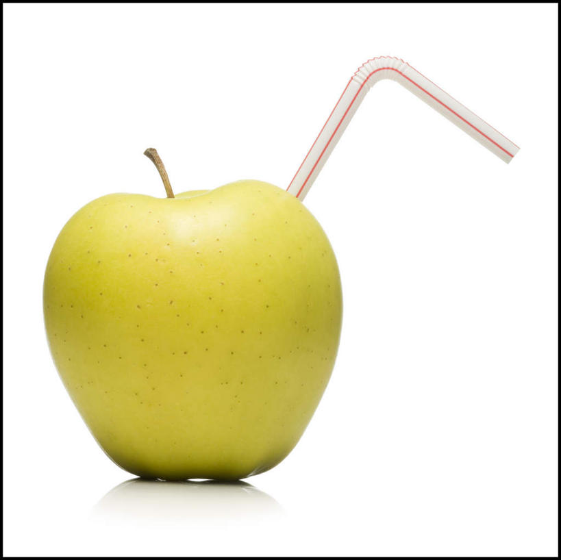 无人,横图,室内,特写,白天,白色背景,正面,餐桌,桌子,苹果,水果,一根,阴影,新鲜,反射,影子,塑料,生食,食品,果实,食物,一个,绿色,塑料制品,吸管,摄影,有机食品,绿色食品,影棚,单个,餐台,空心,饮管,黄香蕉,黄元帅,金冠苹果,金帅,彩图,影棚拍摄,拍摄,圆柱状