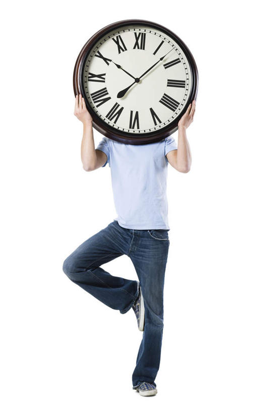 西方人,一个人,站,举,竖图,室内,白天,白色背景,正面,欧洲,欧洲人,仅一个男性,仅一个人,握,服装,裤子,时间,时钟,拿,计时,拿着,牛仔裤,休闲装,仅一个年轻男性,一个,衣服,蓝色,钟表,托,站着,休闲,休闲服,表,抬脚,握着,遮,遮掩,摄影,服饰,影棚,单个,掩盖,遮挡,遮盖,掩饰,男人,男性,年轻男性,白种人,钟,举起,举手,举着,向上举,向上伸,向上托,站立,彩图,全身,影棚拍摄,拍摄