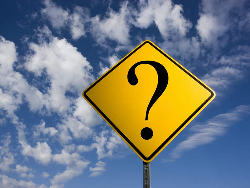 无人,横图,室外,特写,白天,仰视,指示牌,阴影,光线,标志,文字,影子,云,云朵,云彩,标识,黄色,蓝色,白云,蓝天,天空,阳光,天,晴朗,问号,晴空,彩图,低角度拍摄