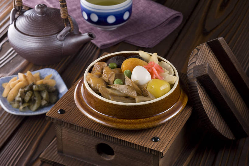 无人,横图,俯视,室内,特写,白天,烹饪,幸福,植物,餐桌,茶,桌子,蔬菜,杯子,餐具,厨具,阴影,新鲜,反射,碟子,炖锅,锅子,壶,盘,影子,陶瓷,豆类,豆子,豌豆,蛋,鸡蛋,日本料理,茶叶,料理,食品,陶瓷制品,娱乐,锅,荷兰豆,菜肴,美食,水壶,食物,一个,盘子,茶壶,容器,水杯,碟,日式料理,享受,休闲,日式,温馨,放松,乐趣,佳肴,有机食品,绿色食品,单个,餐台,锅具,提神,舒适,醒脑,雪豆,烹饪用具,豆科,草鸡蛋,寒豆,毕豆,麻累,国豆,小寒豆,麦豌豆,卵,茶杯,烹调用具,烹调,彩图,高角度拍摄