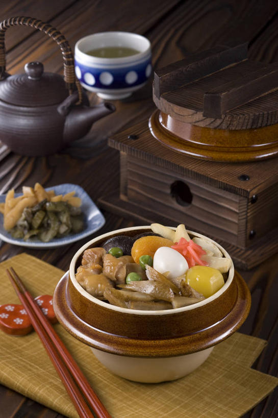 无人,竖图,俯视,室内,特写,白天,烹饪,幸福,植物,餐桌,茶,筷子,桌子,蔬菜,杯子,餐具,厨具,一双,阴影,新鲜,反射,碟子,炖锅,锅子,壶,盘,影子,陶瓷,豆类,豆子,豌豆,蛋,鸡蛋,日本料理,茶叶,料理,食品,筷架,陶瓷制品,筷枕,文化,娱乐,传统,锅,荷兰豆,菜肴,美食,水壶,食物,一个,盘子,茶壶,容器,水杯,碟,日式料理,享受,休闲,日式,温馨,放松,乐趣,佳肴,有机食品,绿色食品,单个,餐台,锅具,礼节,筷子架,提神,舒适,醒脑,礼仪,雪豆,烹饪用具,豆科,草鸡蛋,寒豆,毕豆,麻累,国豆,小寒豆,麦豌豆,卵,茶杯,进餐用具,烹调用具,烹调,彩图,高角度拍摄