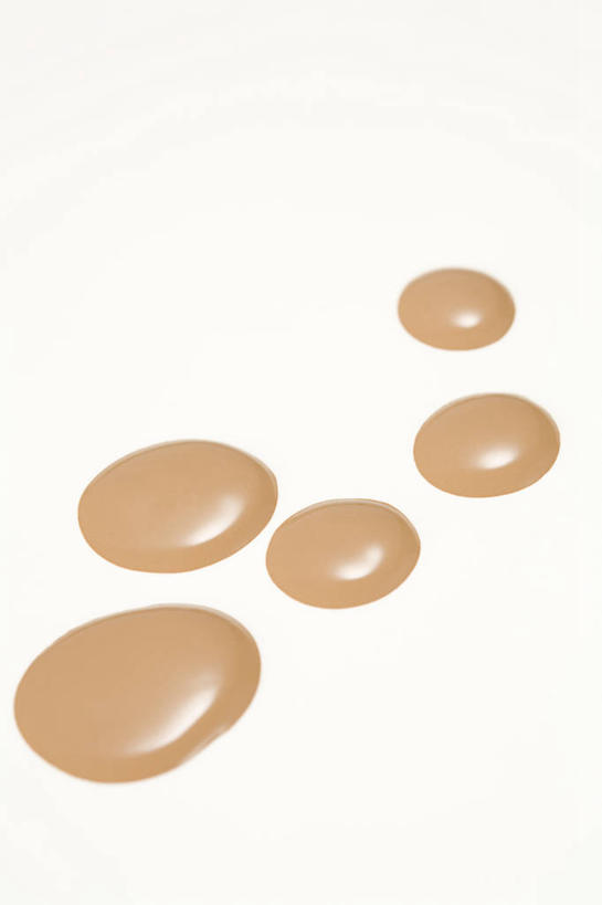 无人,竖图,室内,特写,白天,白色背景,正面,静物,五个,许多,阴影,反射,圆形,图形,影子,圆,几何,化妆品,粉底液,摄影,影棚,粉底,修饰,护肤品,化妆用品,数学,护肤用品,遮盖,吸脂,彩图,影棚拍摄,拍摄,几何图形,平面图形,防晒