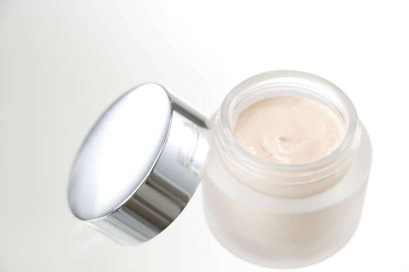 无人,横图,俯视,室内,特写,白天,白色背景,桌面,桌子,静物,阴影,反射,盖子,影子,一个,化妆品,瓶子,塑料制品,打开,粉底液,塑料瓶,摄影,影棚,单个,粉底,修饰,开启,护肤品,化妆用品,护肤用品,遮盖,吸脂,彩图,高角度拍摄,影棚拍摄,拍摄,防晒