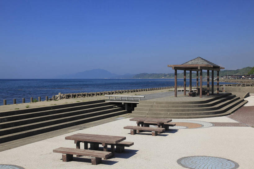 无人,横图,室外,白天,正面,旅游,度假,海浪,海洋,美景,楼梯,椅子,日本,亚洲,阴影,光线,影子,阶梯,木椅,景观,浪花,娱乐,台阶,蓝色,蓝天,天空,阳光,自然,海水,天,享受,休闲,景色,放松,晴朗,自然风光,海景,东亚,本州,万里无云,本州岛,日本国,中部地方,新潟,新潟县,大海,风浪,海,海水的波动,近岸浪,涌浪,晴空,晴空万里,彩图,中越地方,出云崎町,三岛郡