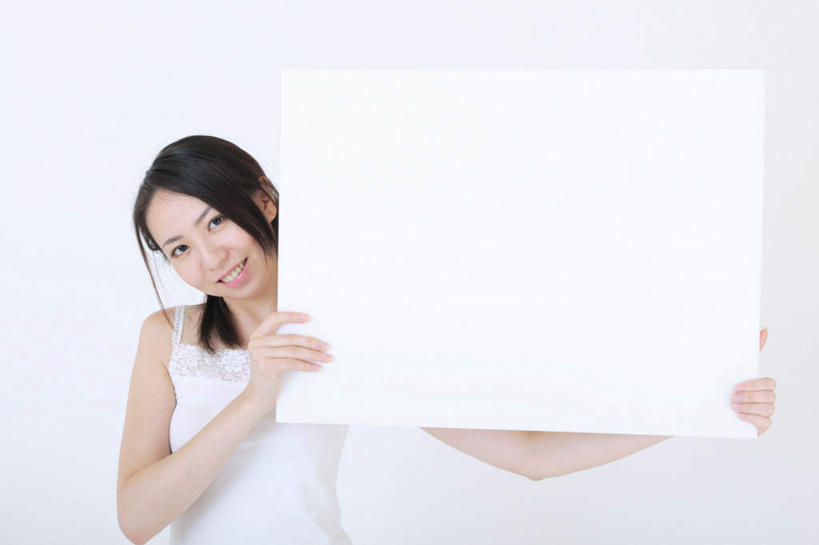 东方人,头发,一个人,站,笑,微笑,露齿笑,横图,室内,白天,白色背景,正面,亚洲,仅一个年轻女性,仅一个女性,仅一个人,握,服装,拿,拿着,注视,休闲装,黄种人,衣服,黑色,白板,观察,看,站着,休闲,休闲服,握着,摄影,服饰,影棚,观看,察看,关注,记录板,记事板,年轻女性,女人,女性,亚洲人,长发,举着,站立,半身,彩图,影棚拍摄,拍摄