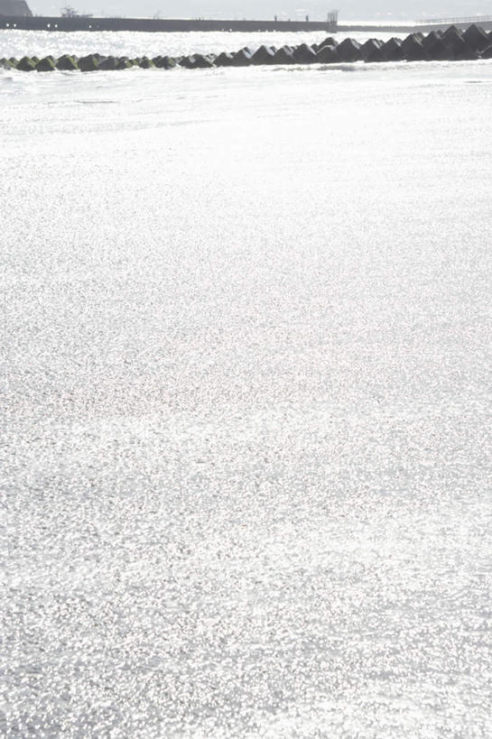 无人,竖图,室外,白天,正面,旅游,度假,海浪,海洋,美景,沙滩,阴影,波纹,光线,沙子,影子,海岸,景观,浪花,水平线,辽阔,海平线,涟漪,沙地,娱乐,倒影,水纹,阳光,自然,海水,波浪,享受,休闲,广阔,景色,放松,一望无际,倒映,自然风光,海景,水晕,无边无际,一马平川,反照,大海,风浪,海,海水的波动,海滩,近岸浪,涌浪,彩图,水天相接,水天一线