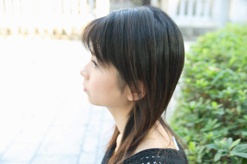 东方人,一个人,站,横图,室外,白天,侧面,叶子,亚洲,仅一个年轻女性,仅一个女性,仅一个人,服装,朦胧,模糊,绿叶,注视,休闲装,黄种人,衣服,观察,看,站着,休闲,休闲服,嫩叶,服饰,观看,察看,关注,年轻女性,女人,女性,亚洲人,叶,叶片,站立,半身,彩图